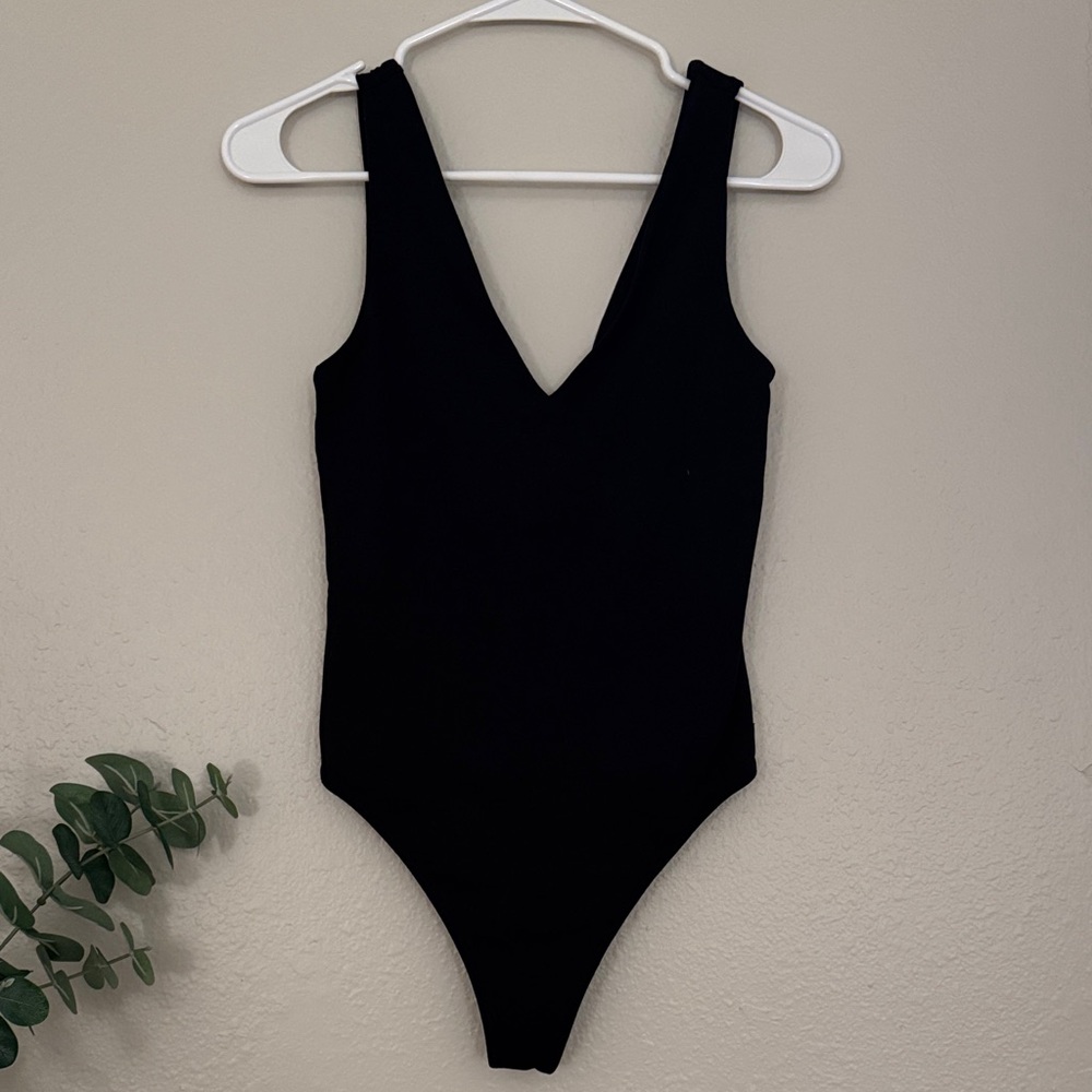 Vuori women’s v-neck one piece black bodysuit